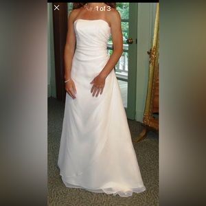 Strapless wedding dress